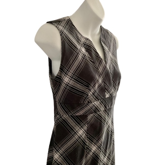 Gap | Sleeveless Plaid Dress - Picture 5 of 12